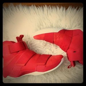 Lebron soldier 10 red